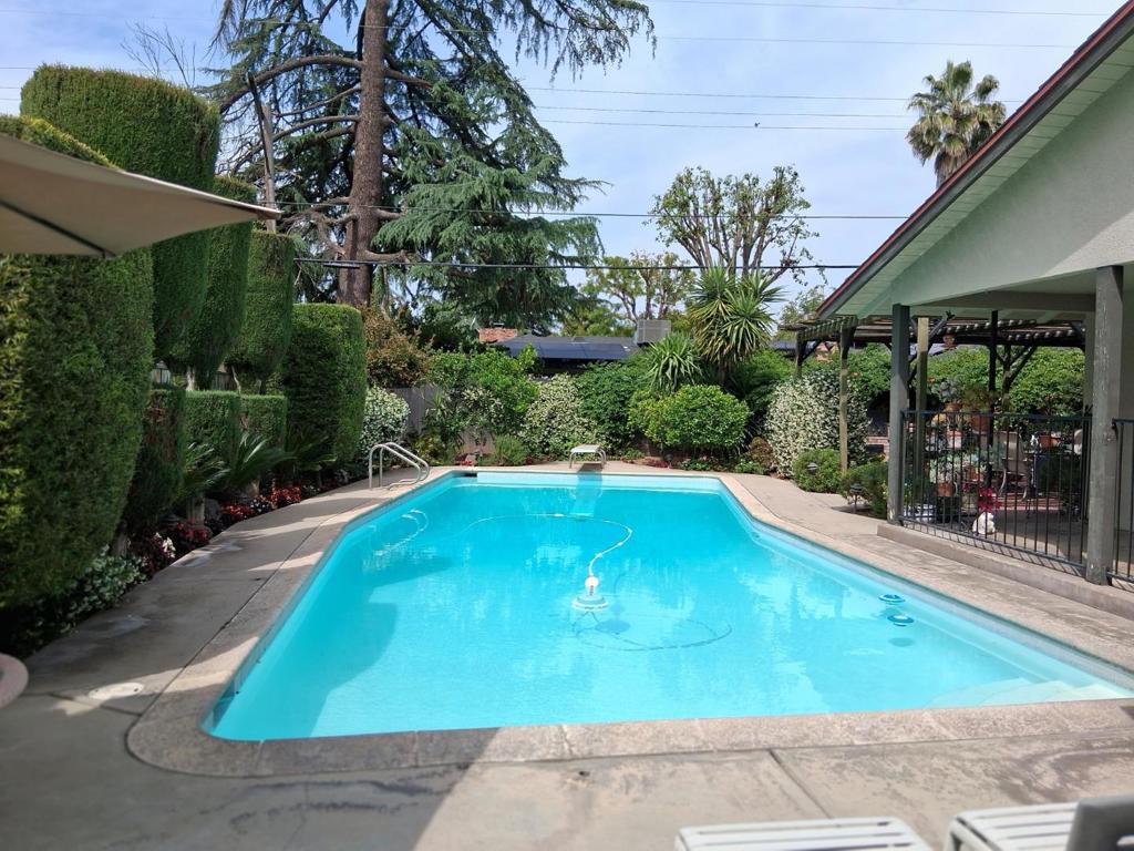 5555 N Nantucket Ave, Fresno, CA 93704