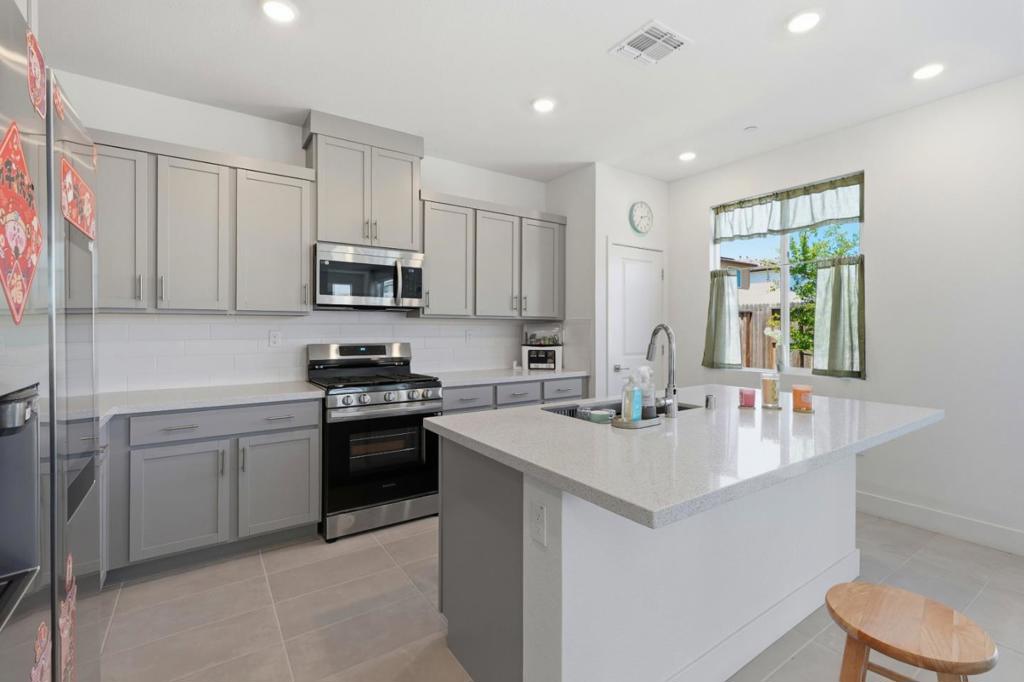 2116 Willa Grace Ave, Manteca, CA 95337