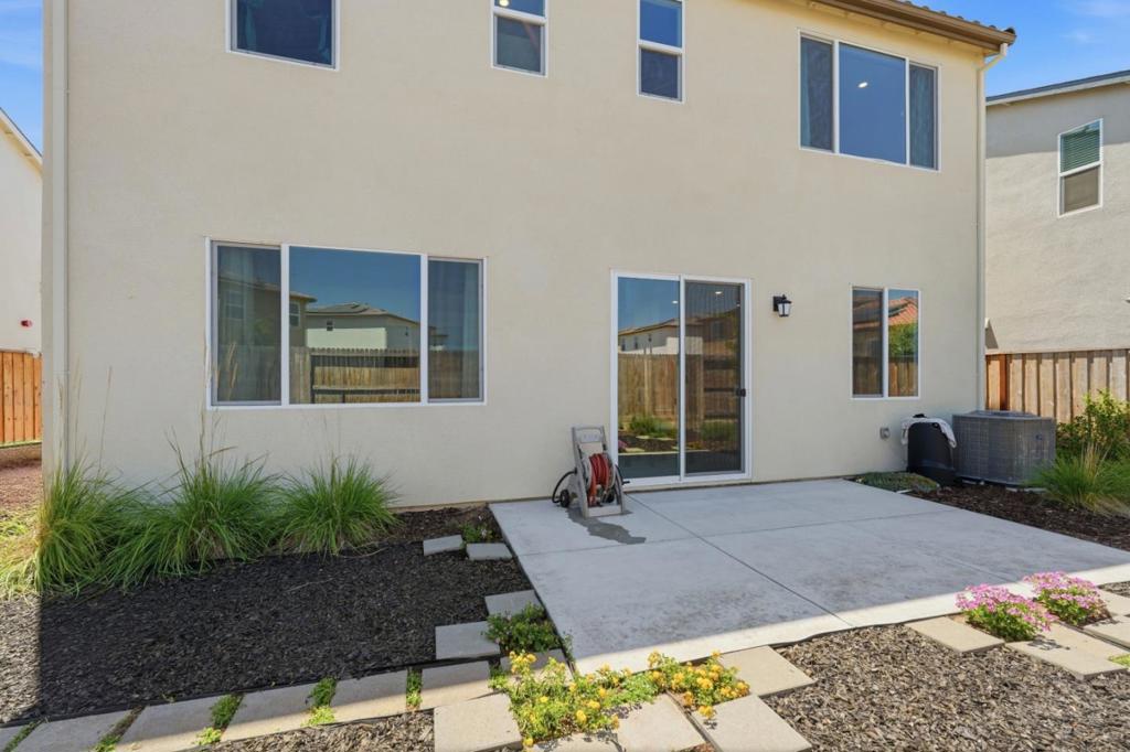 2116 Willa Grace Ave, Manteca, CA 95337