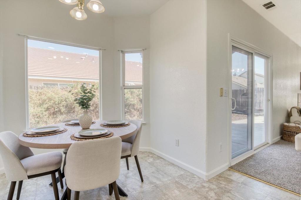 643 E Springer Dr, Turlock, CA 95382