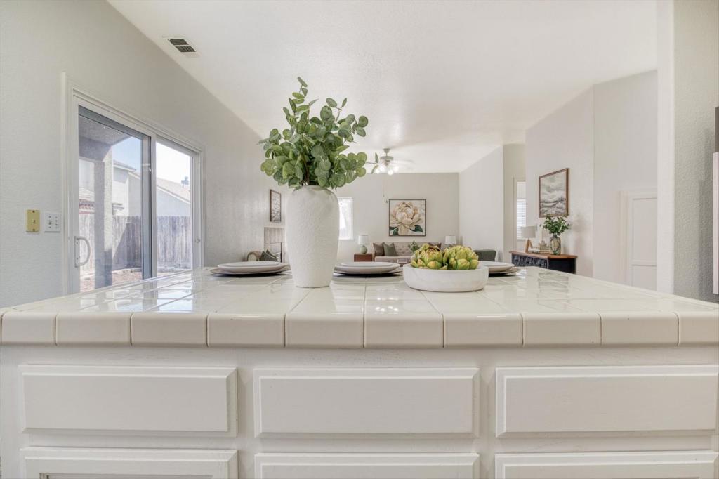 643 E Springer Dr, Turlock, CA 95382