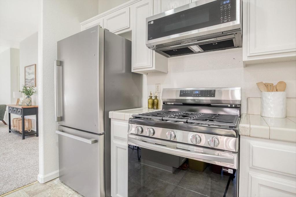 643 E Springer Dr, Turlock, CA 95382