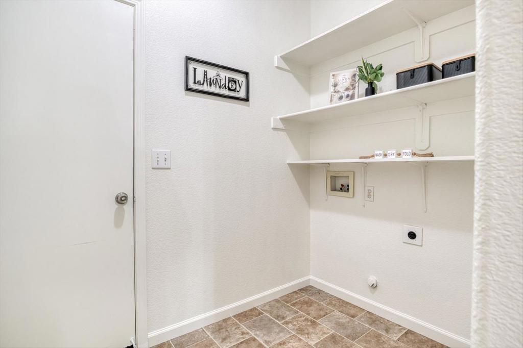 643 E Springer Dr, Turlock, CA 95382
