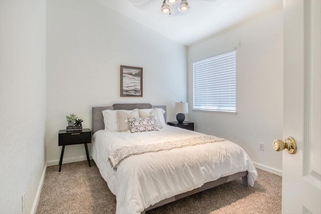 643 E Springer Dr, Turlock, CA 95382