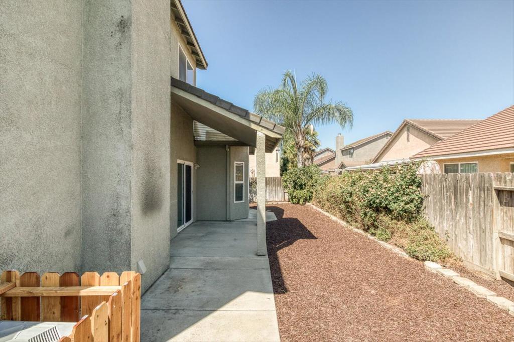 643 E Springer Dr, Turlock, CA 95382