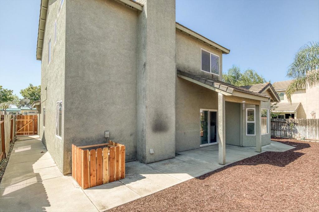 643 E Springer Dr, Turlock, CA 95382