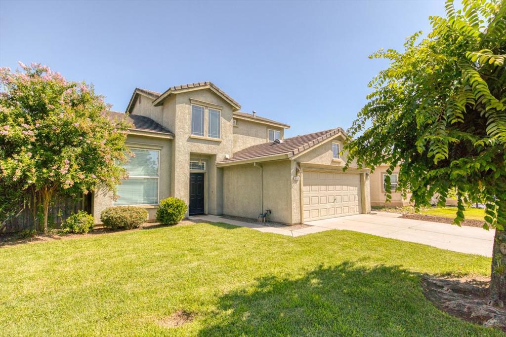 643 E Springer Dr, Turlock, CA 95382