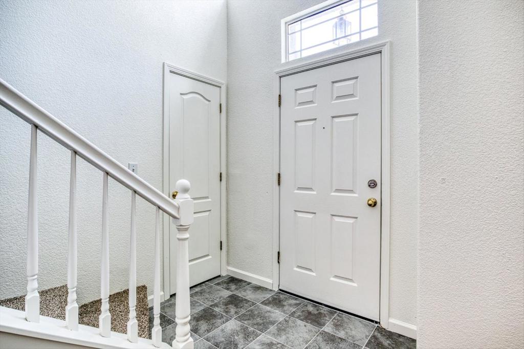 643 E Springer Dr, Turlock, CA 95382