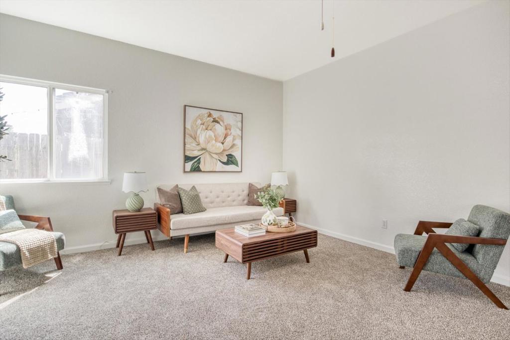 643 E Springer Dr, Turlock, CA 95382