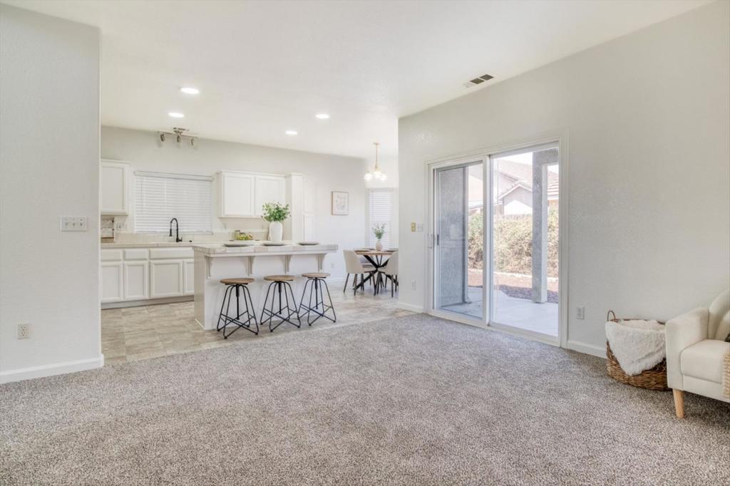 643 E Springer Dr, Turlock, CA 95382