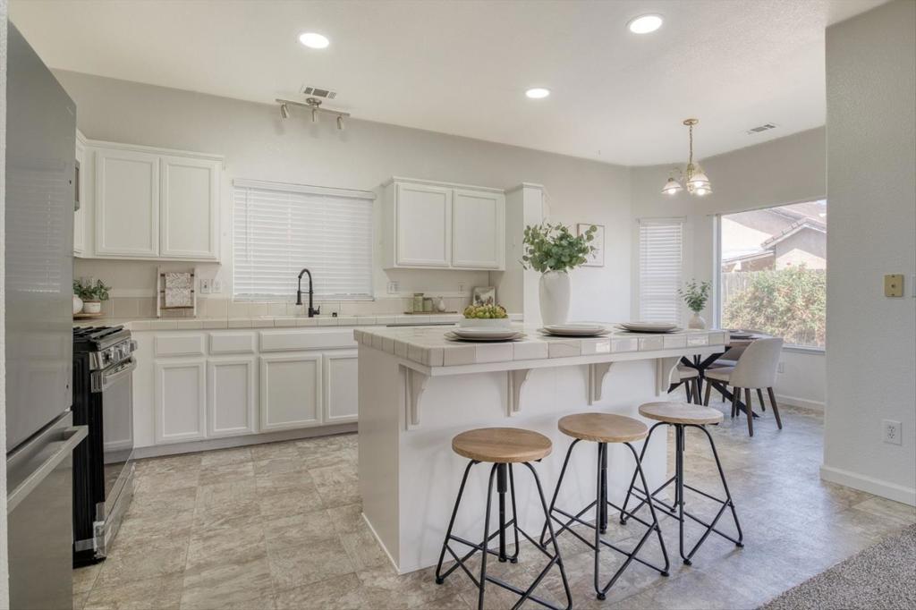643 E Springer Dr, Turlock, CA 95382