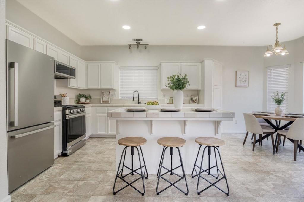 643 E Springer Dr, Turlock, CA 95382