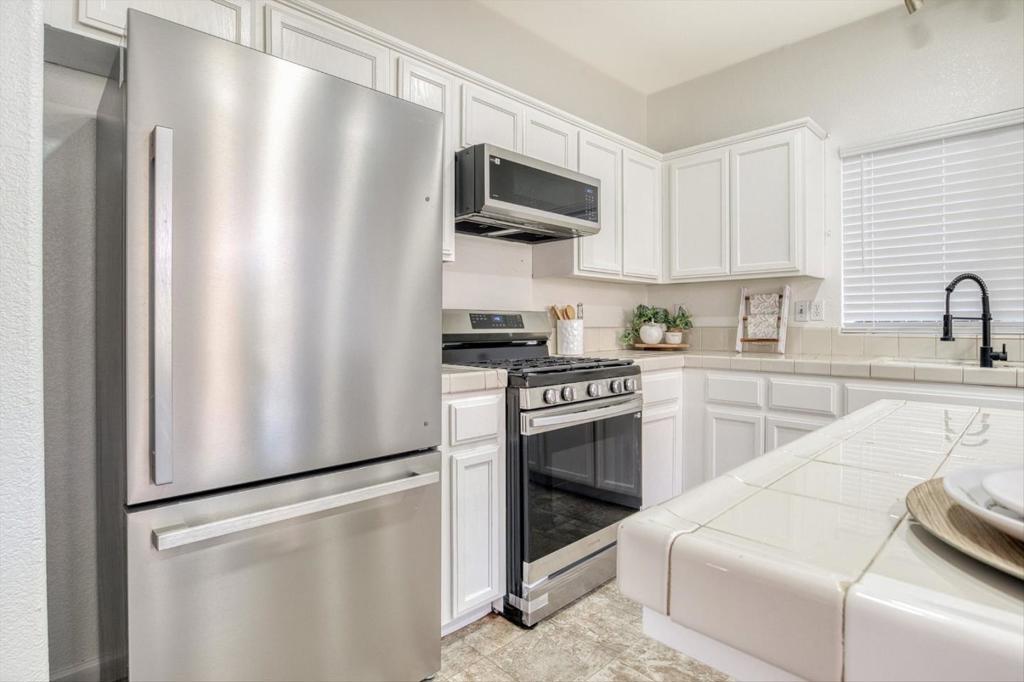 643 E Springer Dr, Turlock, CA 95382