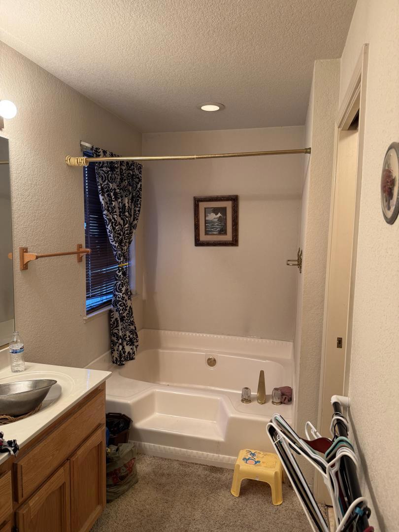 1636 Cavern Way, Modesto, CA 95358