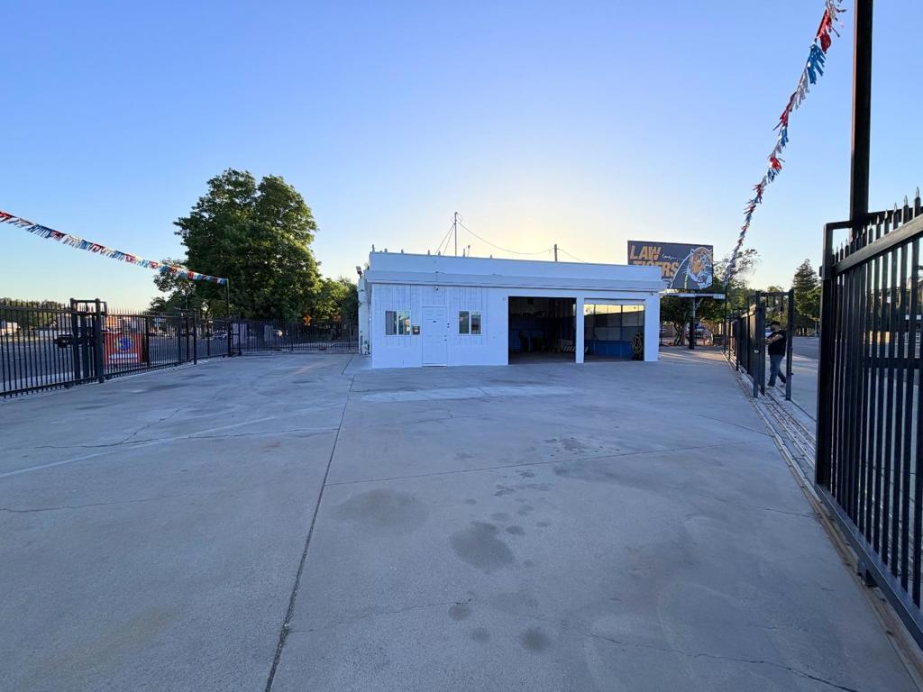 1411 Yosemite, Modesto, CA 95354