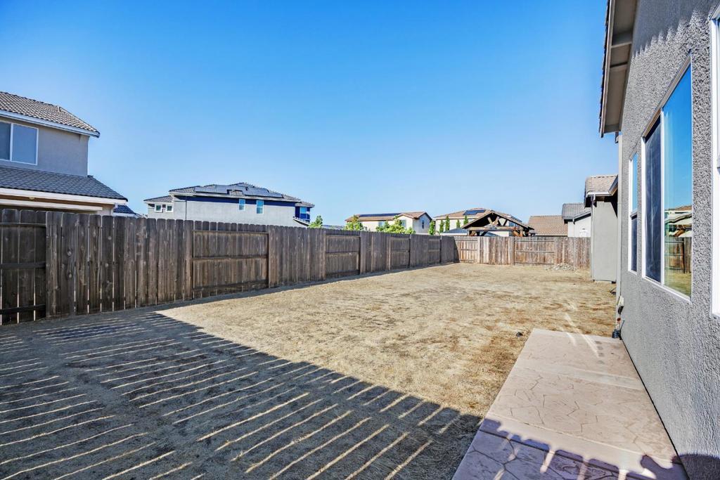 1367 Tannehill Dr, Manteca, CA 95337