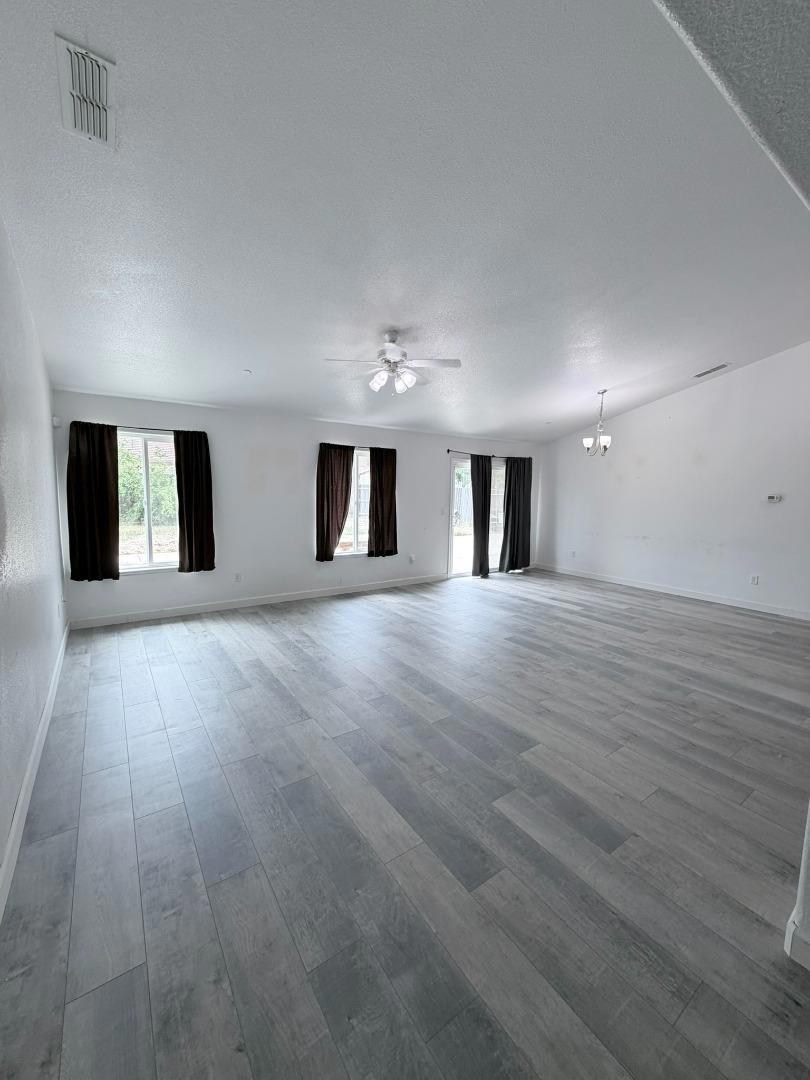 243 Sunburst St, Los Banos, CA 93635