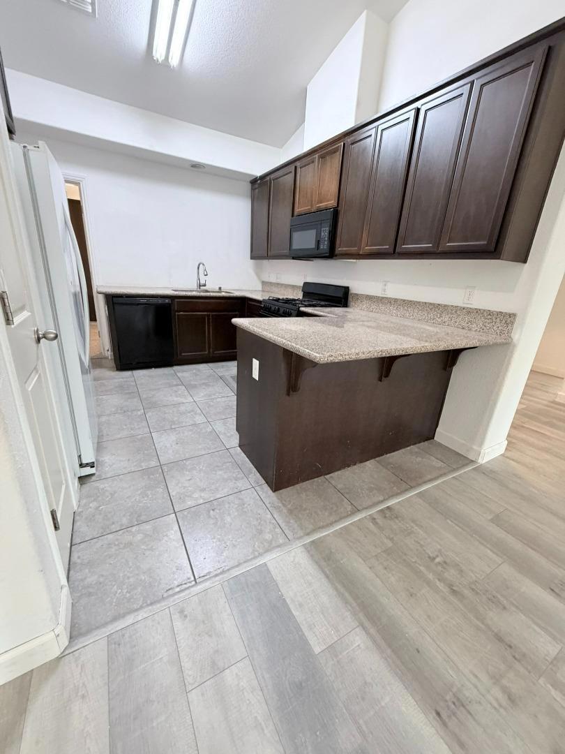 243 Sunburst St, Los Banos, CA 93635