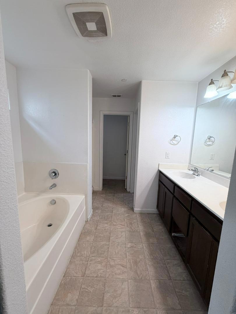 243 Sunburst St, Los Banos, CA 93635