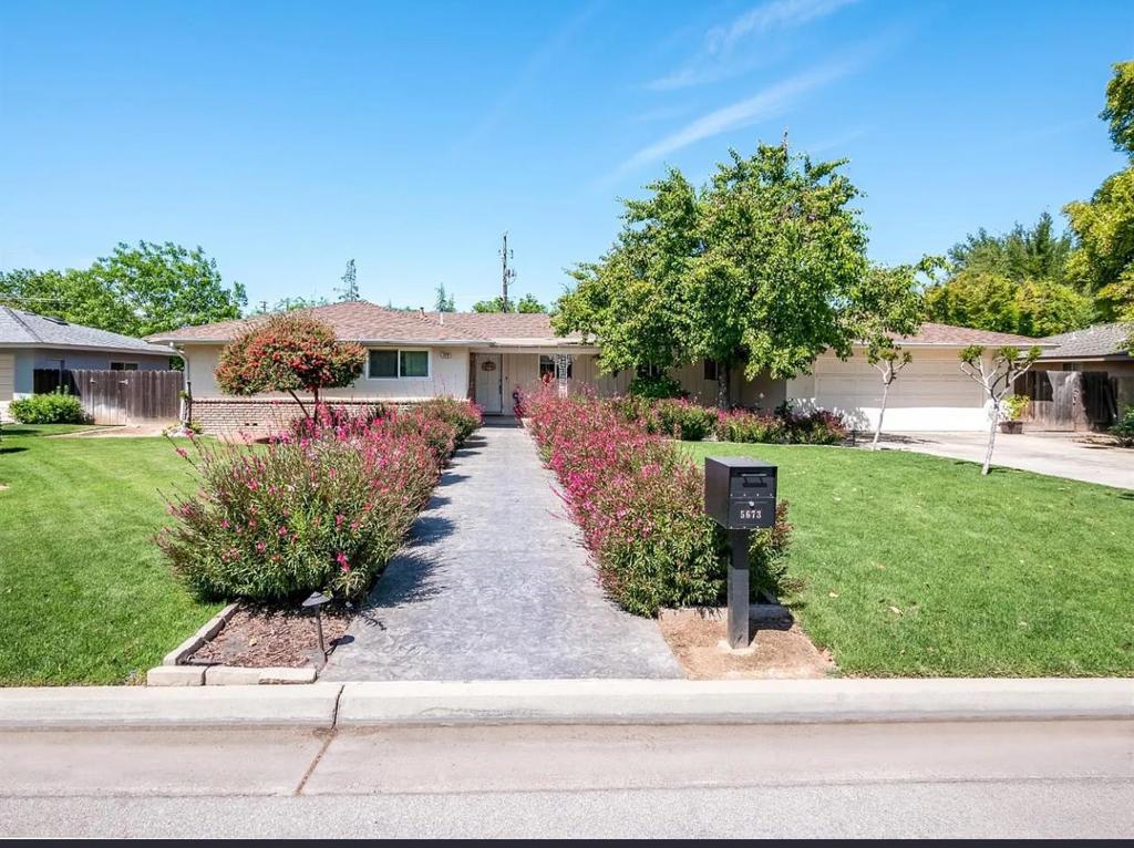 5673 N Ferger Ave, Fresno, CA 93704