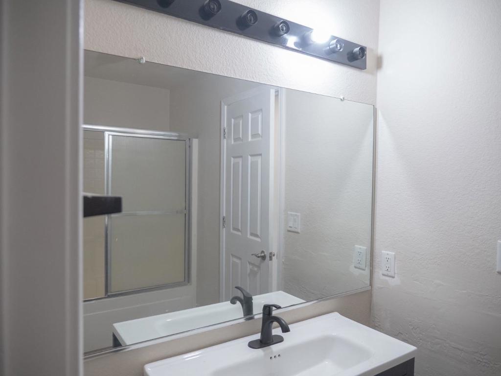 29202 Rio Verde Dr, Gustine, CA 95322