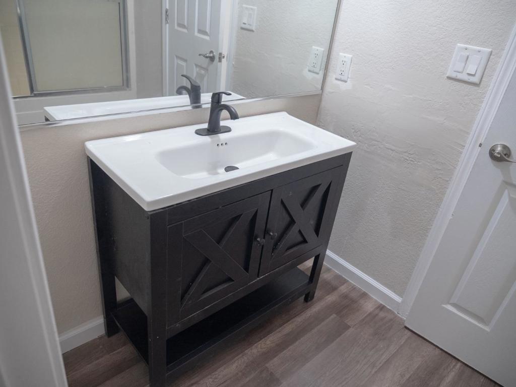 29202 Rio Verde Dr, Gustine, CA 95322
