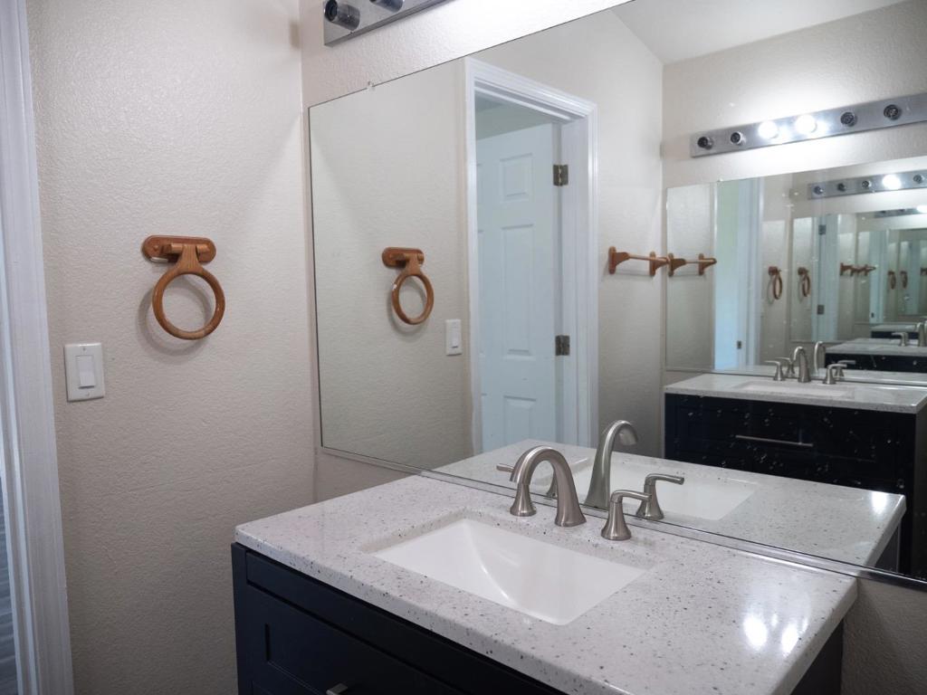 29202 Rio Verde Dr, Gustine, CA 95322