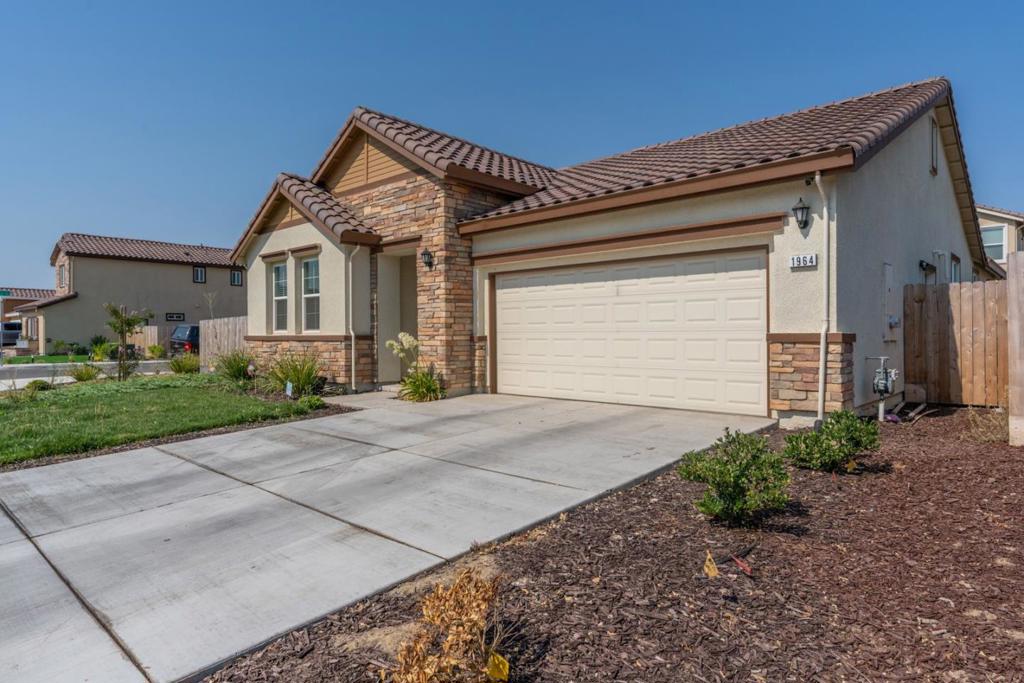 1964 Gus Villalta Dr, Los Banos, CA 93635