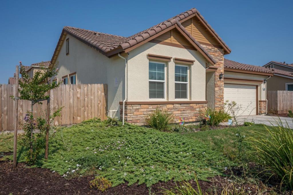 1964 Gus Villalta Dr, Los Banos, CA 93635