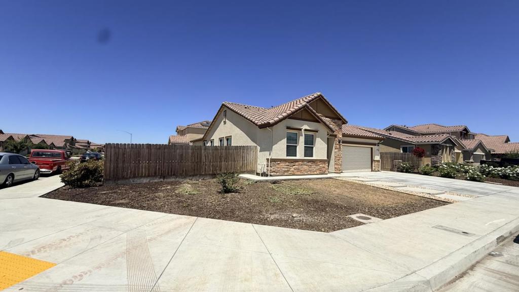 1964 Gus Villalta Dr, Los Banos, CA 93635