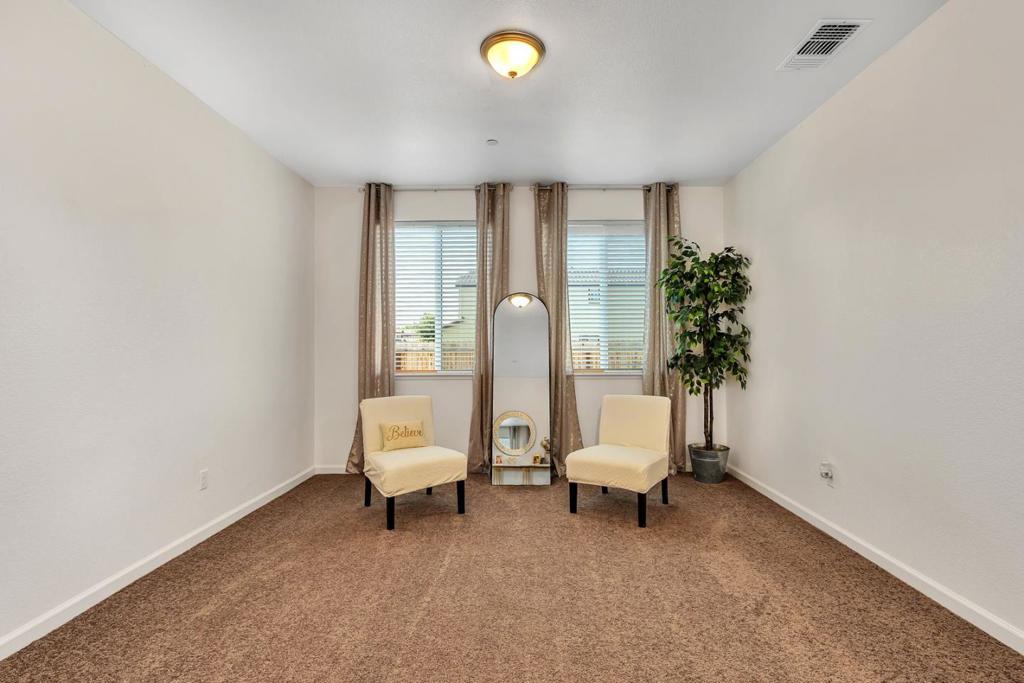 1964 Gus Villalta Dr, Los Banos, CA 93635