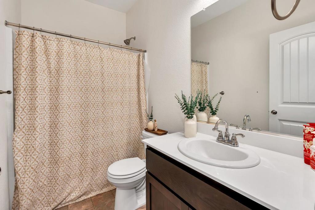 1964 Gus Villalta Dr, Los Banos, CA 93635