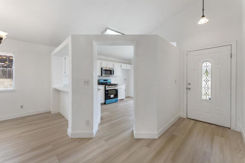 527 Park Warren Dr, Los Banos, CA 93635