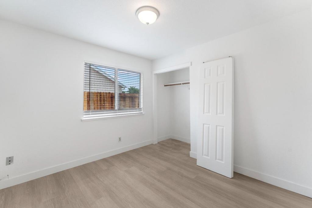 527 Park Warren Dr, Los Banos, CA 93635