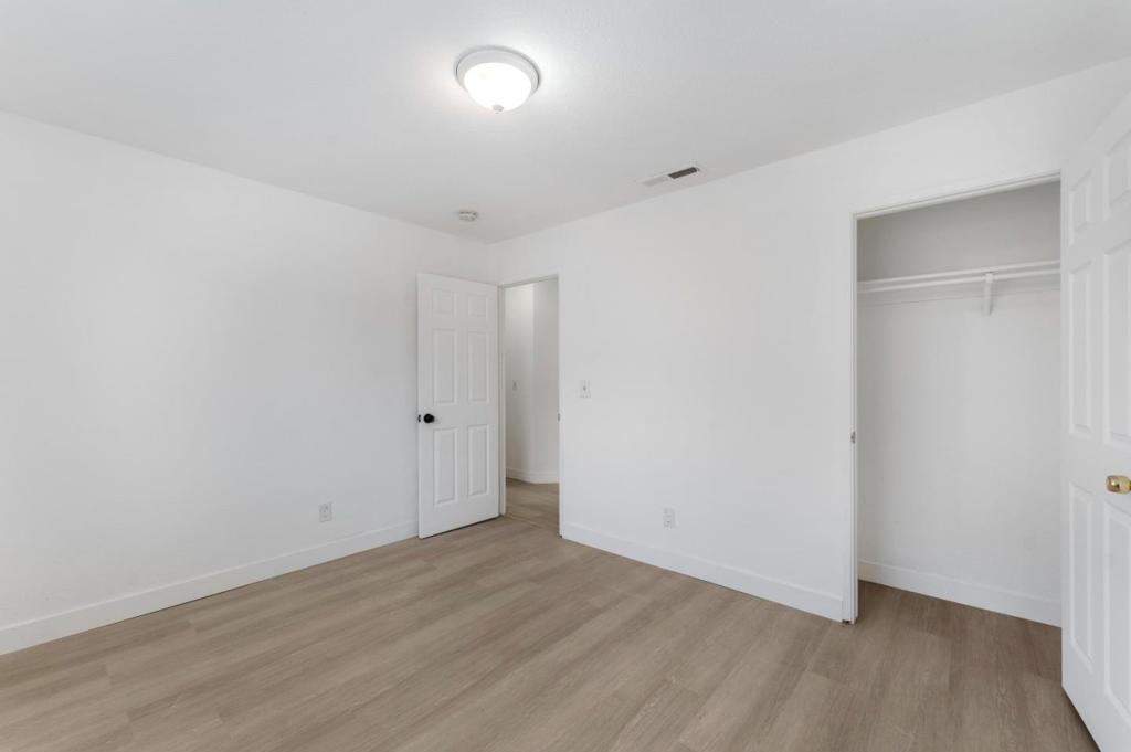 527 Park Warren Dr, Los Banos, CA 93635