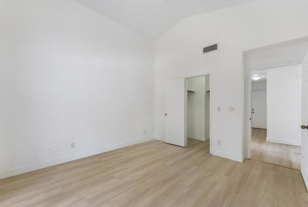 527 Park Warren Dr, Los Banos, CA 93635