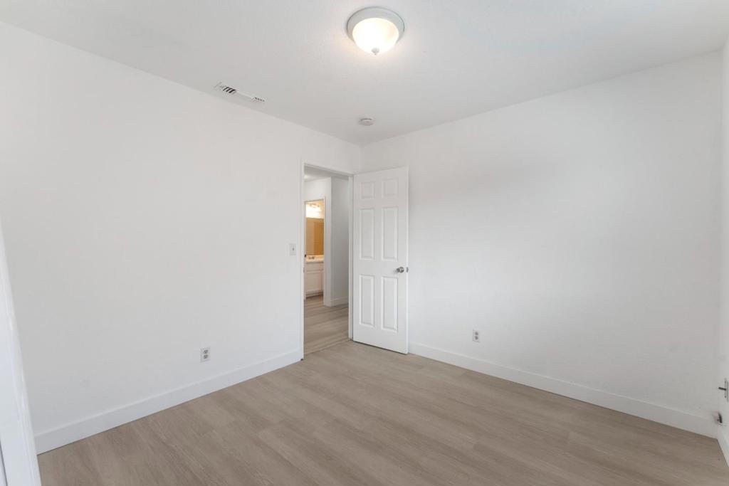 527 Park Warren Dr, Los Banos, CA 93635