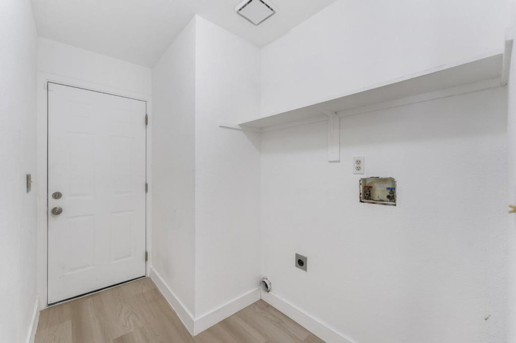527 Park Warren Dr, Los Banos, CA 93635