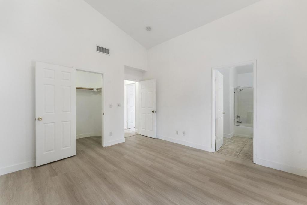 527 Park Warren Dr, Los Banos, CA 93635