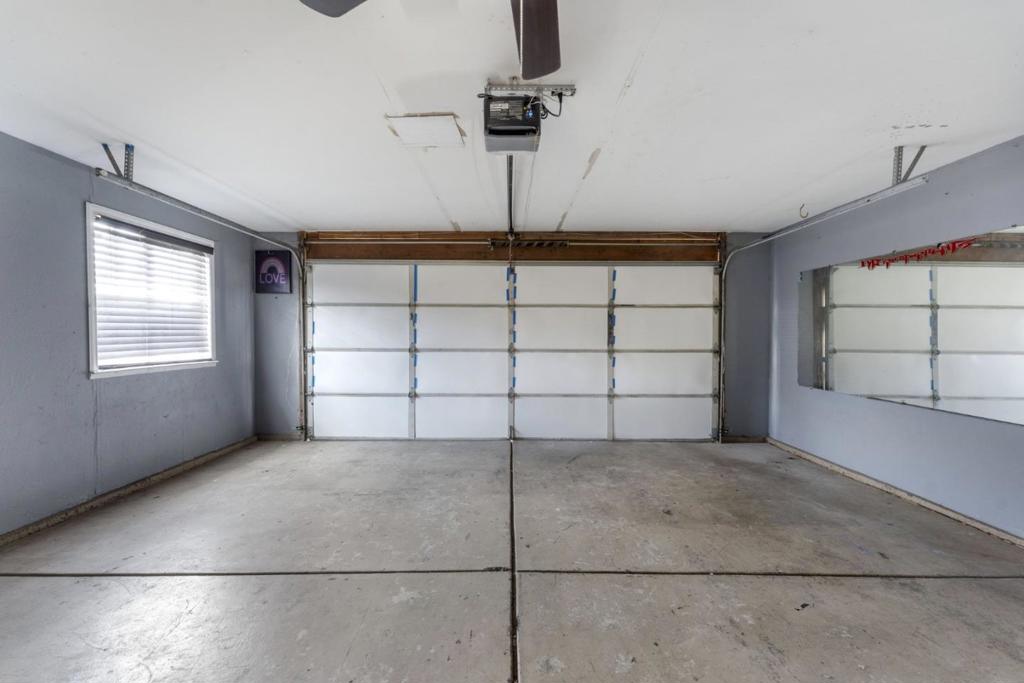 527 Park Warren Dr, Los Banos, CA 93635