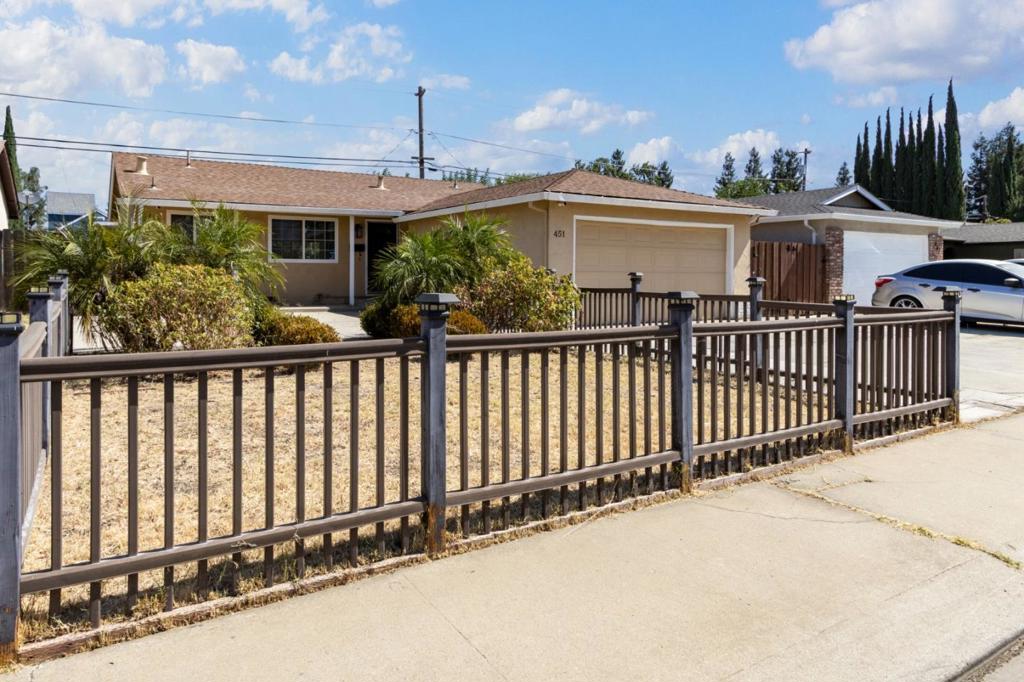 451 Diane Dr, Manteca, CA 95336
