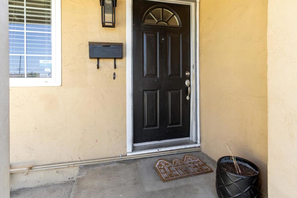 451 Diane Dr, Manteca, CA 95336
