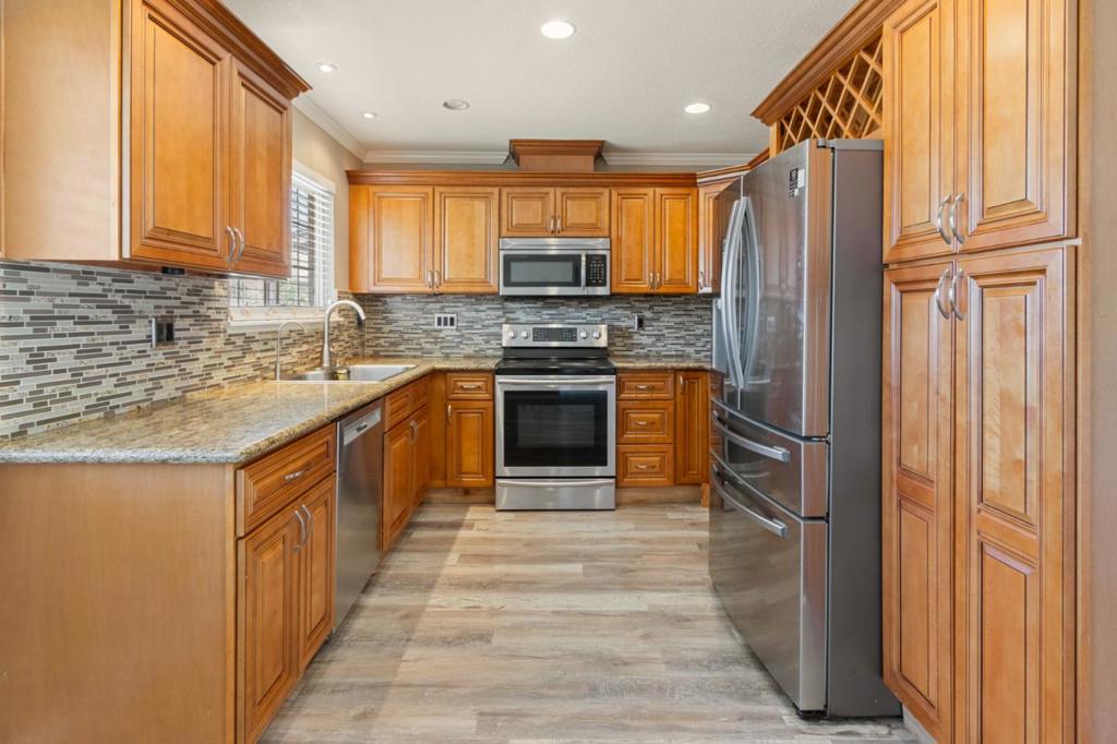451 Diane Dr, Manteca, CA 95336