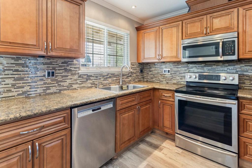 451 Diane Dr, Manteca, CA 95336