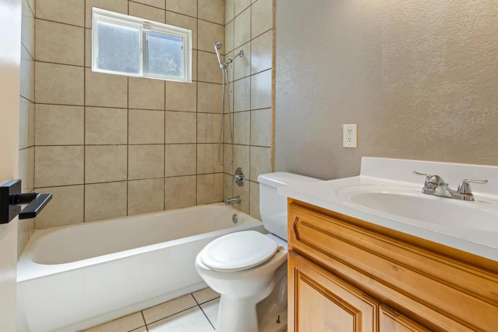 451 Diane Dr, Manteca, CA 95336