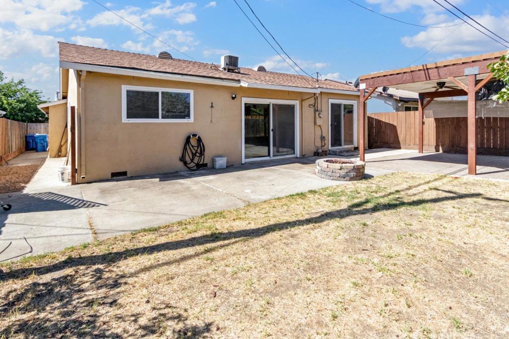 451 Diane Dr, Manteca, CA 95336