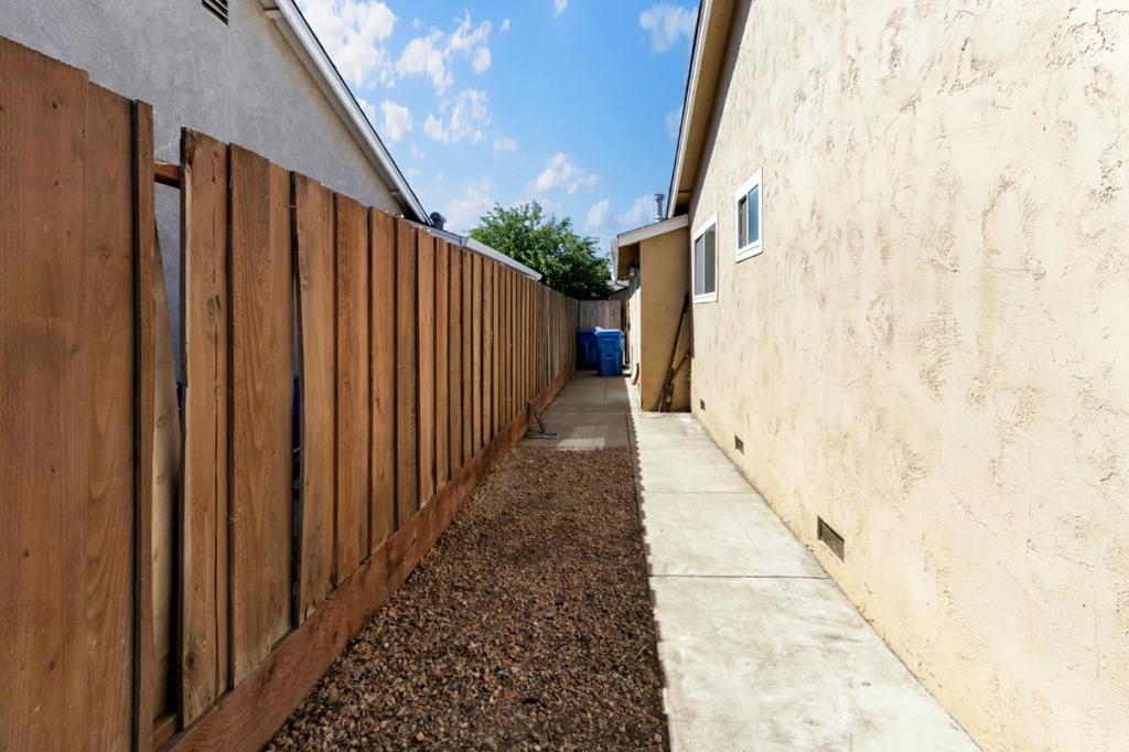 451 Diane Dr, Manteca, CA 95336