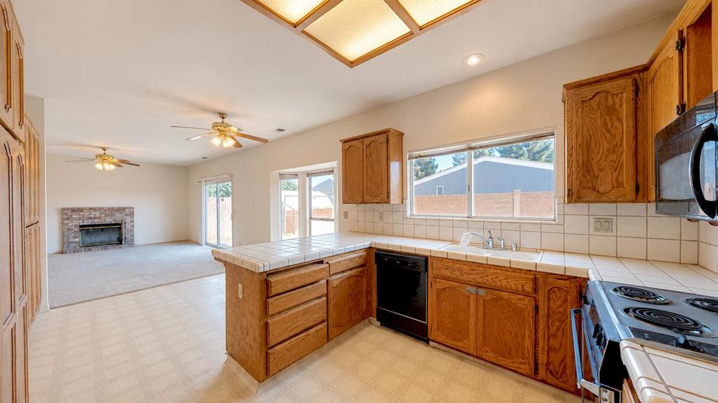 1961 Nikki Ann Way, Turlock, CA 95380