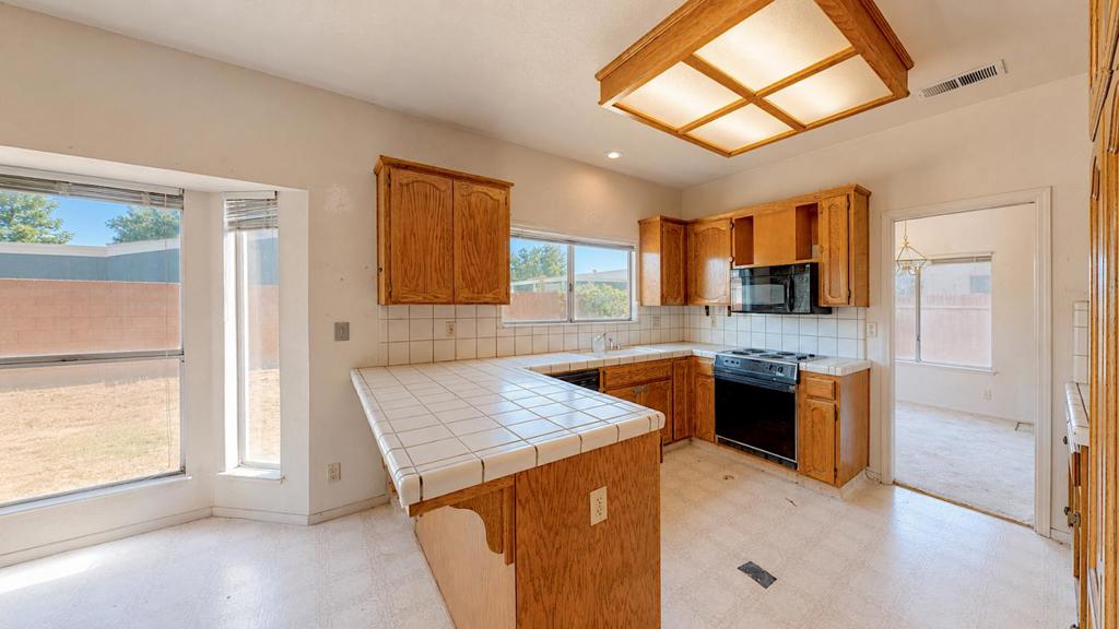 1961 Nikki Ann Way, Turlock, CA 95380