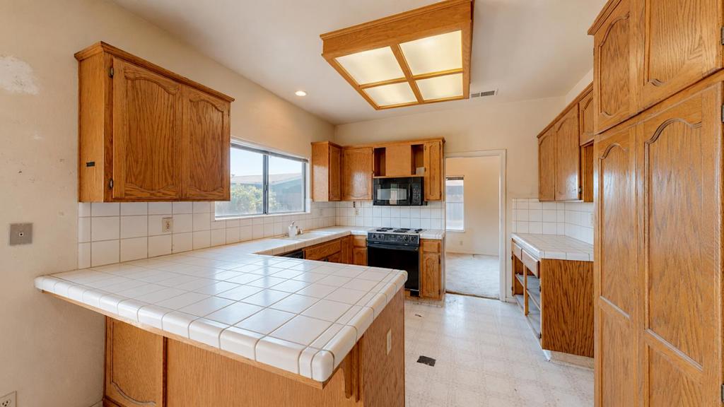 1961 Nikki Ann Way, Turlock, CA 95380